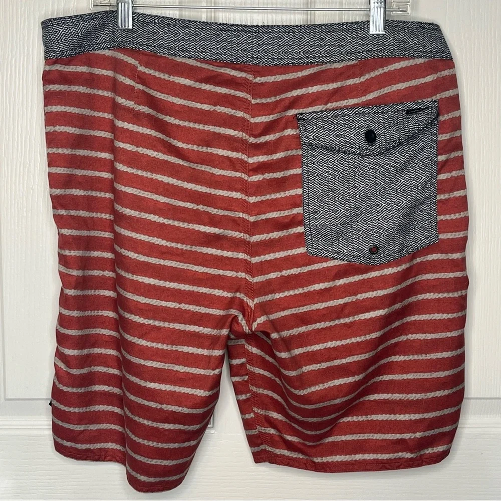 RVCA Classic Non-Stretch Men's Striped Swim Board Mens Sz 36